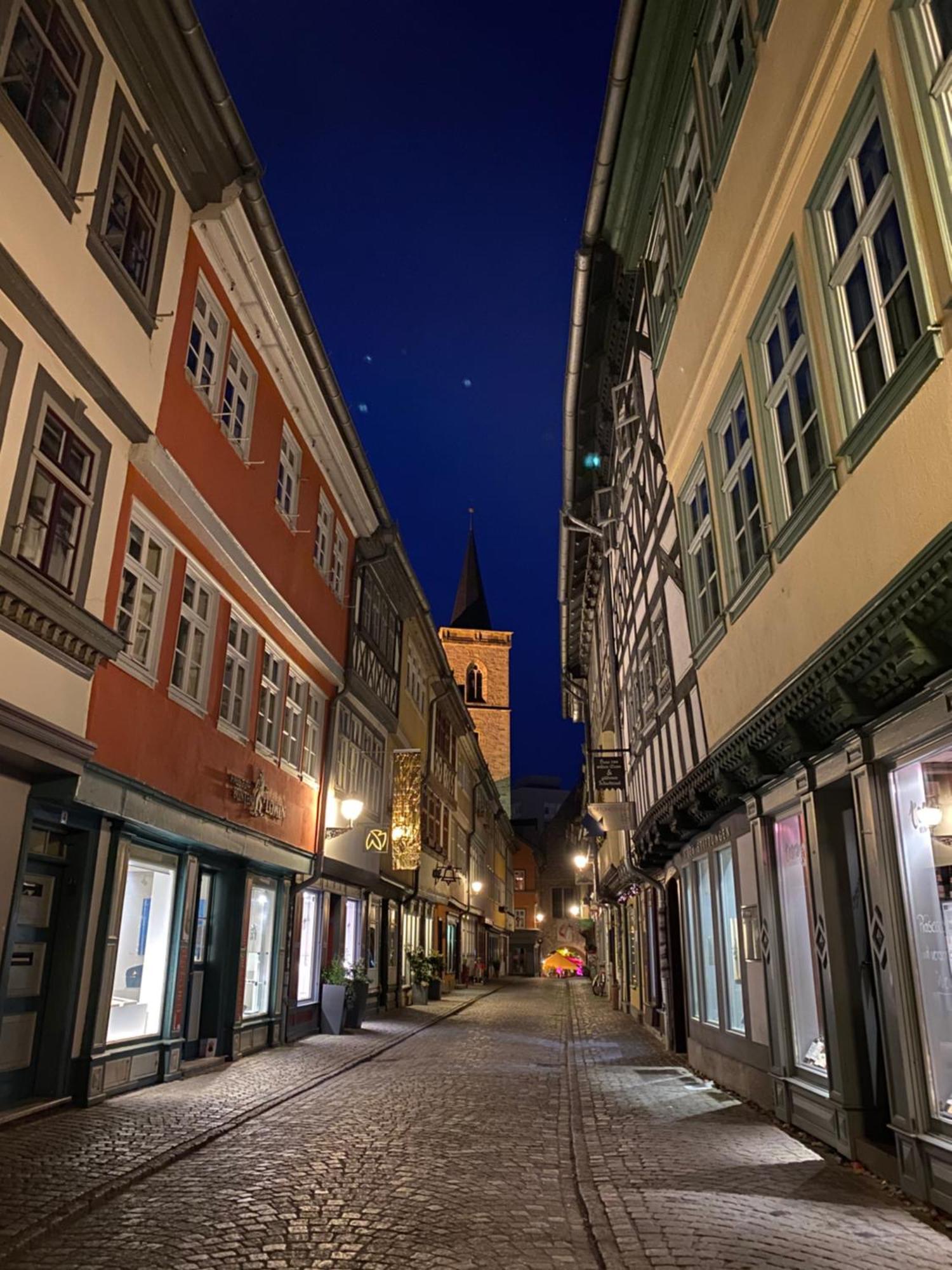 Ferienwohnung Schildblick Modernes Apartment Direkt In Der Altstadt Von Erfurt Nahe Der Kraemerbruecke - Beste Innenstadtlage Luaran gambar