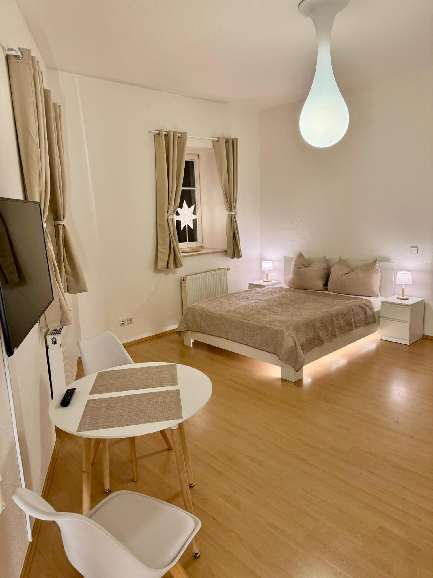 Ferienwohnung Schildblick Modernes Apartment Direkt In Der Altstadt Von Erfurt Nahe Der Kraemerbruecke - Beste Innenstadtlage Luaran gambar