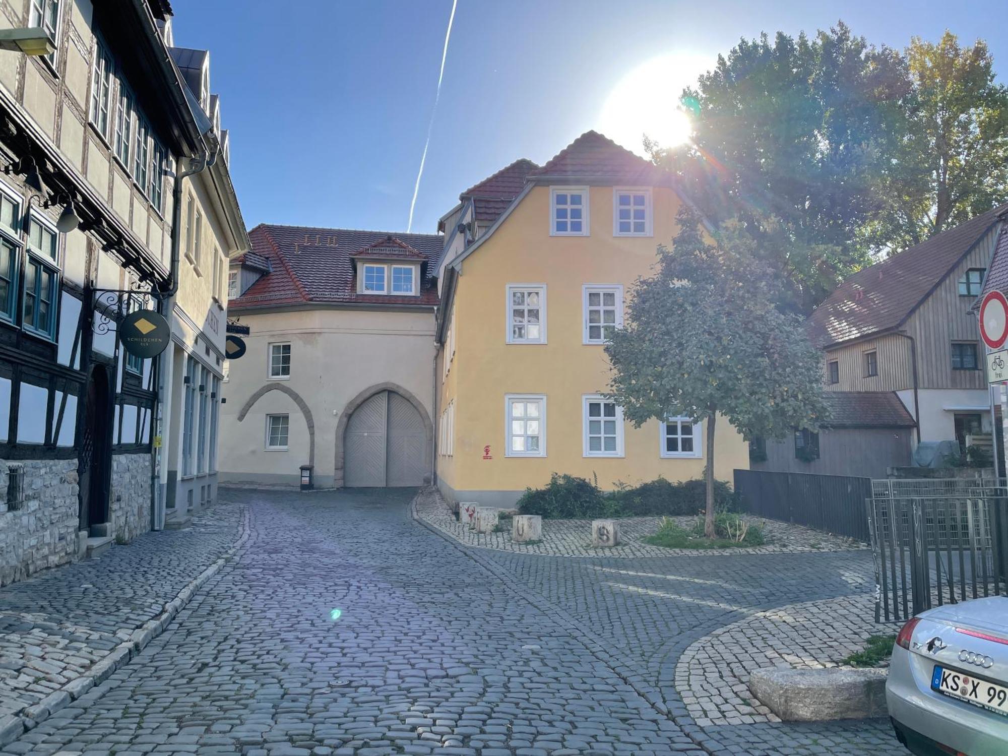 Ferienwohnung Schildblick Modernes Apartment Direkt In Der Altstadt Von Erfurt Nahe Der Kraemerbruecke - Beste Innenstadtlage Luaran gambar
