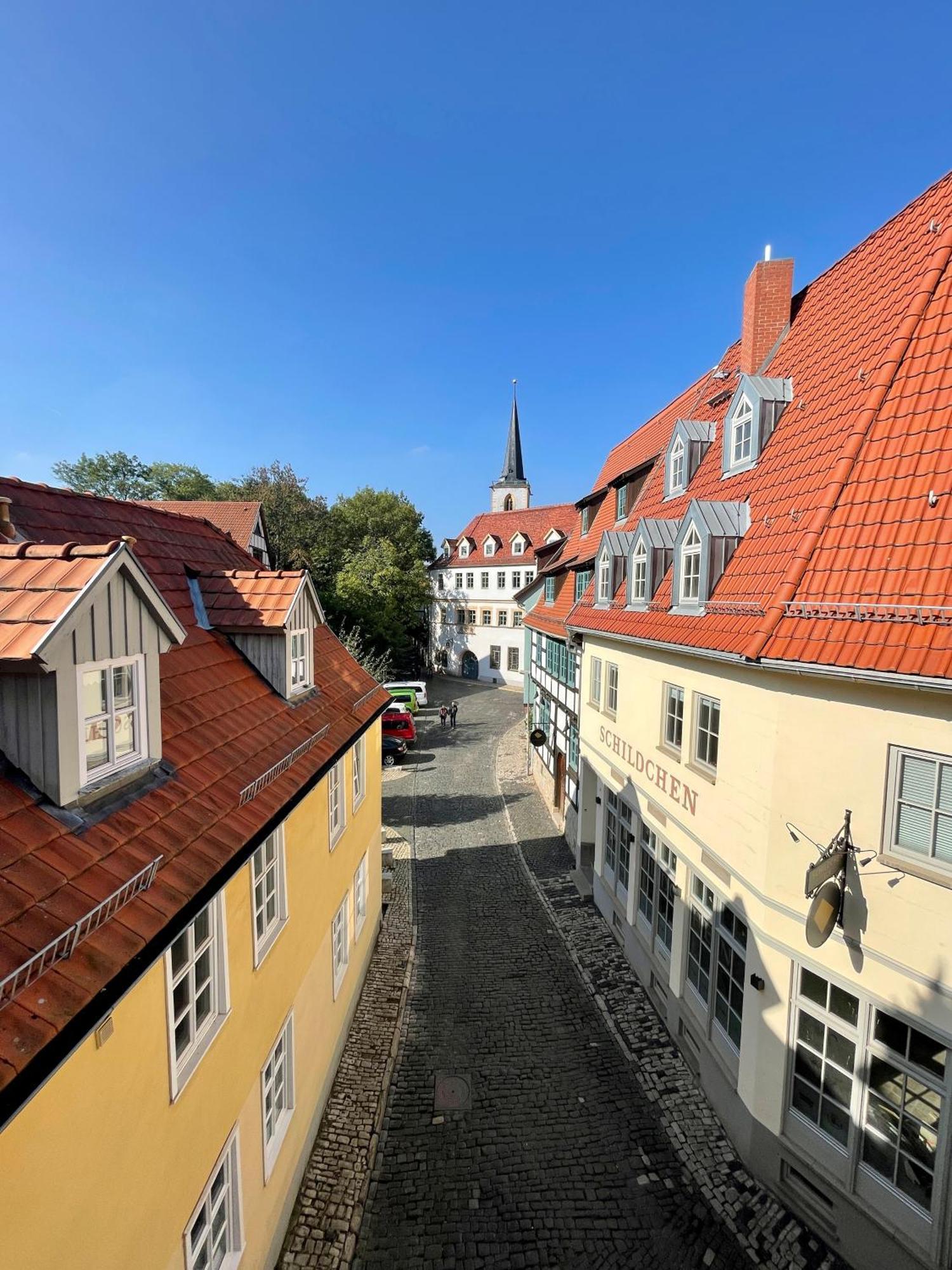 Ferienwohnung Schildblick Modernes Apartment Direkt In Der Altstadt Von Erfurt Nahe Der Kraemerbruecke - Beste Innenstadtlage Luaran gambar
